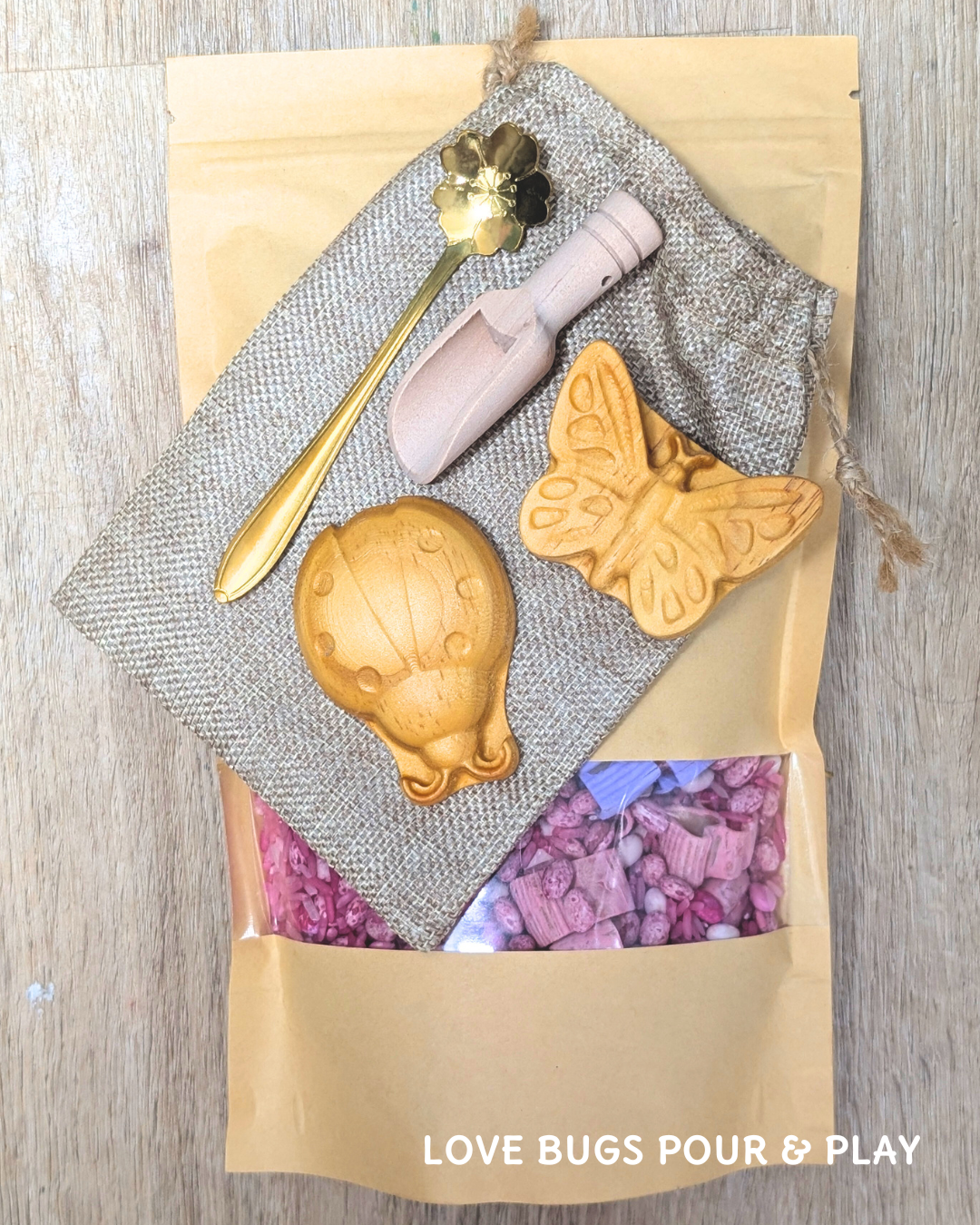 Love Bugs Pour & Play Pack